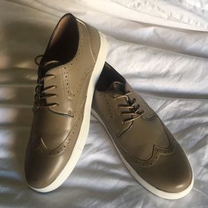 Mens Size 10 Adolfo shoes (khaki)